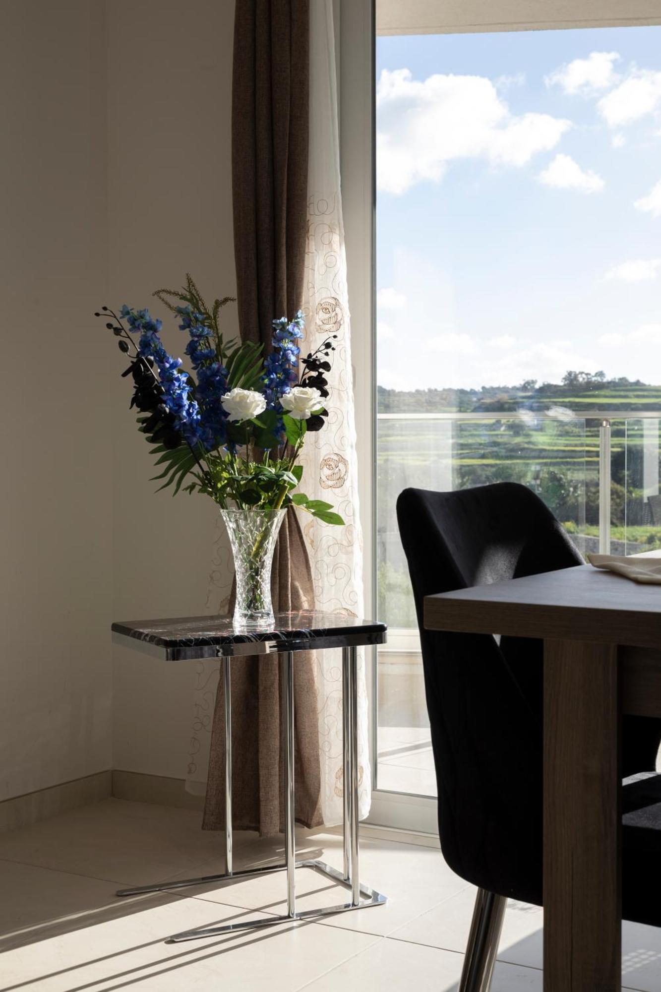 Modern & Spacious 2br With Country Views - Close To Xemxija Bay