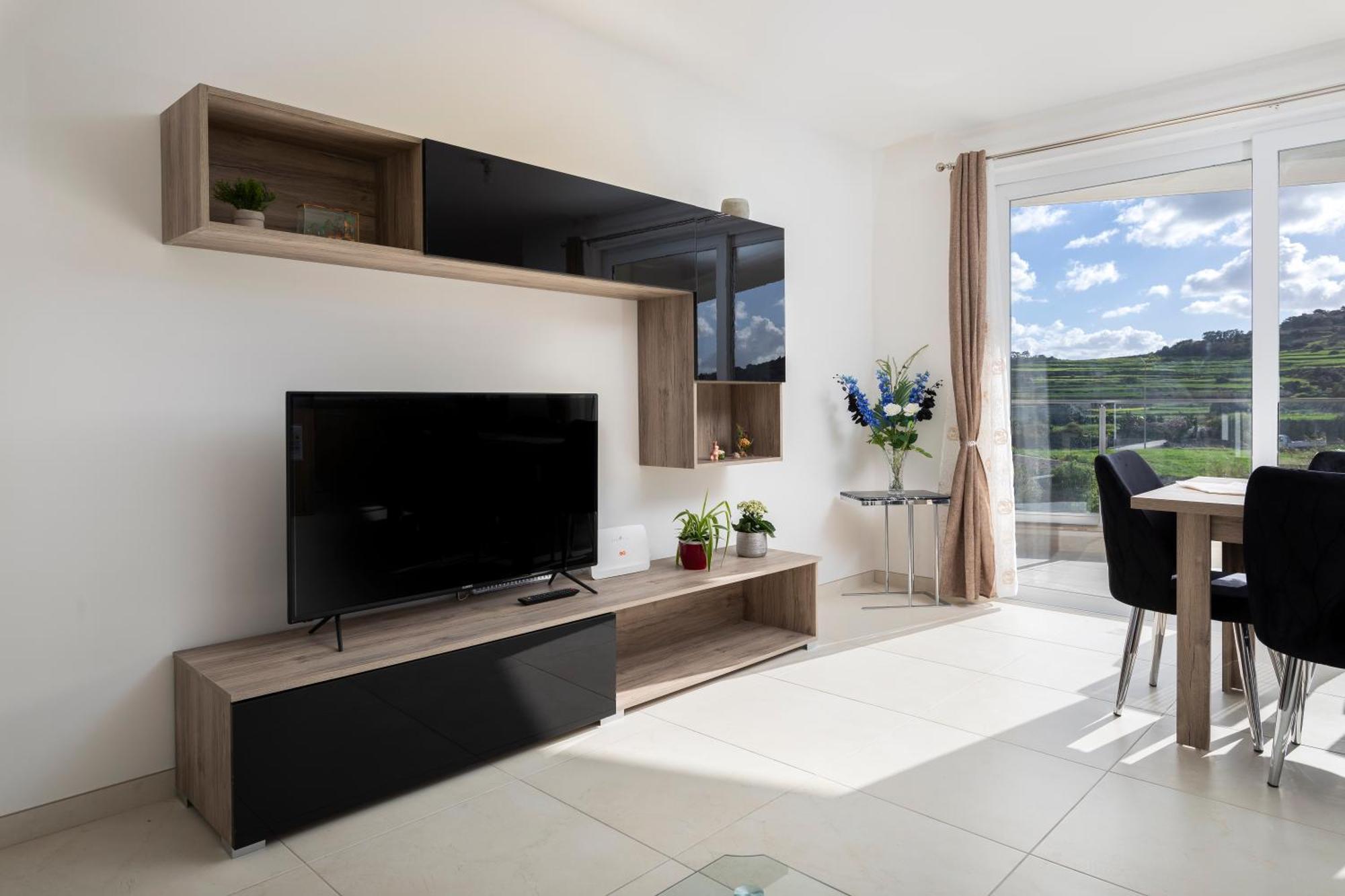 Modern & Spacious 2br With Country Views - Close To Xemxija Bay
