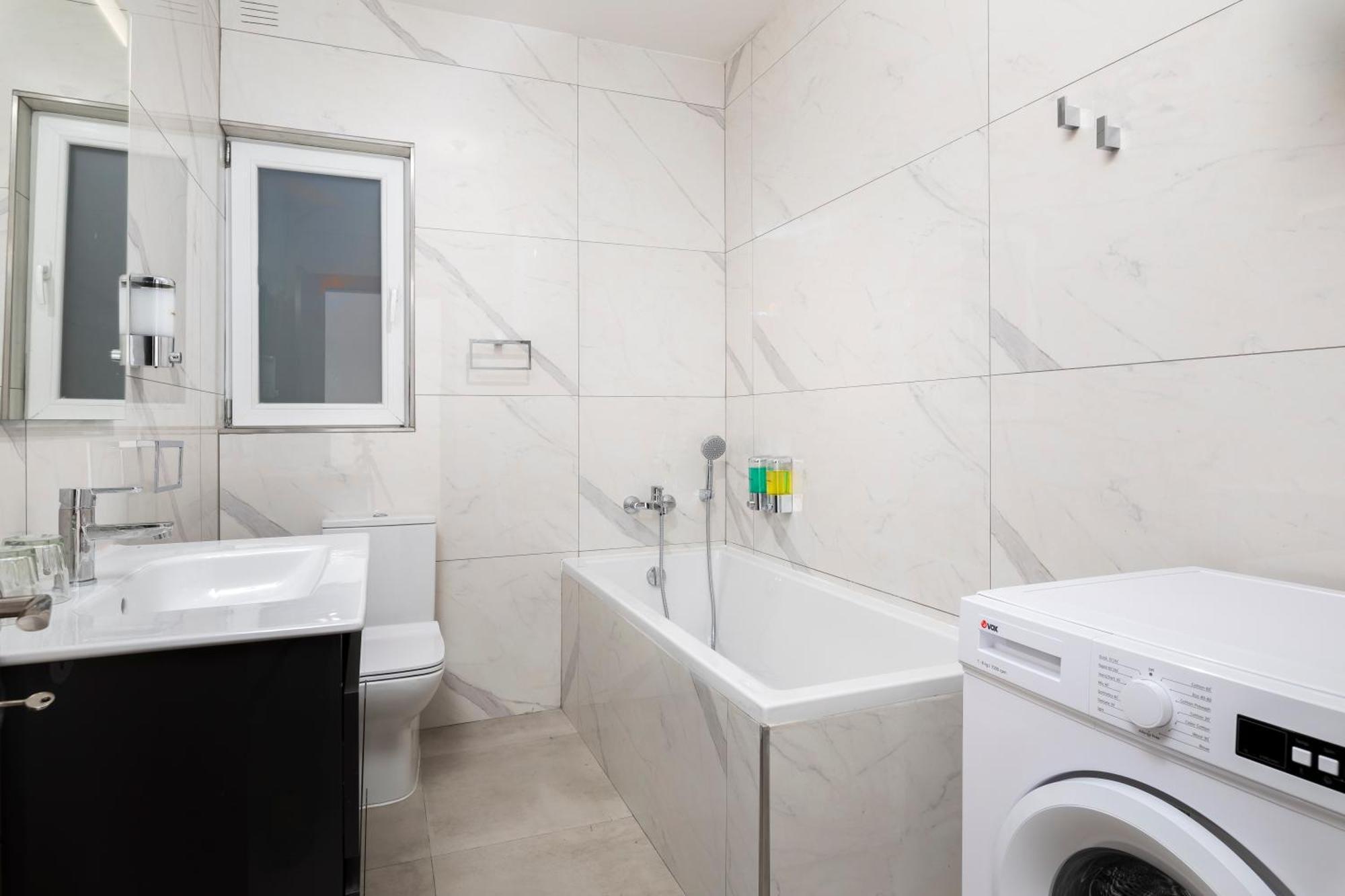 Apartment Modern & Spacious 2br With Country Views - Close To Xemxija Bay *